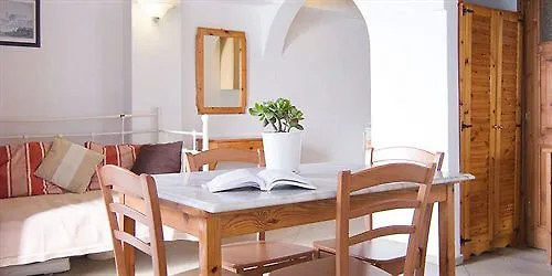 Mykonos Town Boho Private Luxury Suites בית הארחה